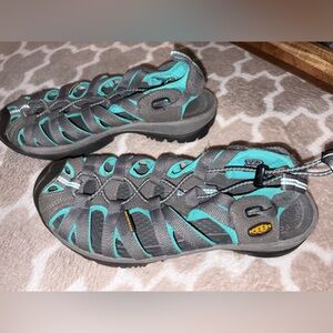Keen Whisper Women’s 7.5 Gray and Teal Outdoor Closed-Toe Water Sandals like new